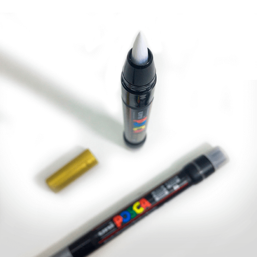 Imagen de Marcador tinta pigmentada punta de pincel UNI POSCA PCF-350 trazo 1-10mm color DORADO