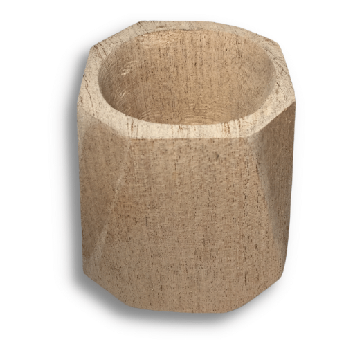 Imagen de Mate de madera de algarrobo de 8*9cms. con forma geométrica grande