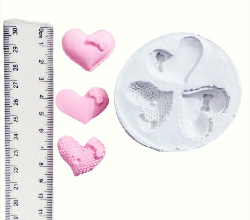 Imagen de Molde de silicona no.050 modelo 3 corazones de 2.5cms. aprox.