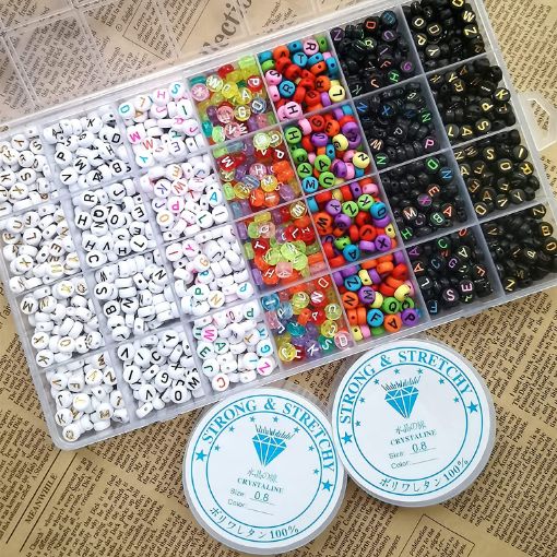 Imagen de Pack de 1400 cuentas redondas de 4*7mms impresas abecedario multicolor caja organizadora 2 rollos tanza 