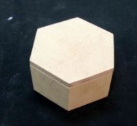 Caja de mdf con forma exagonal de 17*6cms.